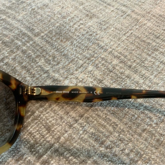 MIU MIU Sunglasses - Picture 6 of 7